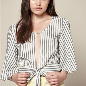 L.A. Hearts keyhole tie front top